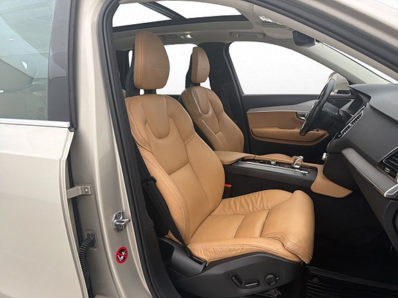 Volvo XC90 17 of 30