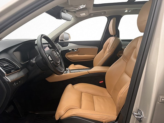 Volvo XC90 14 of 30