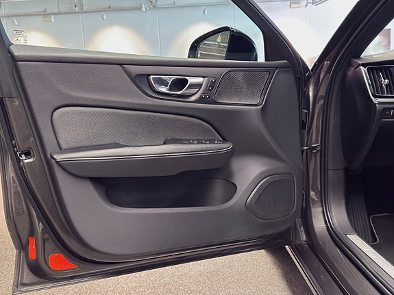 Volvo V60 8 of 26