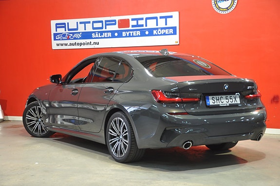 BMW 330i 4 of 22