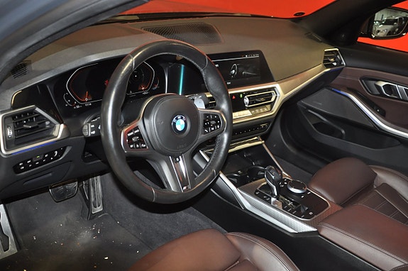BMW 330i 10 of 22