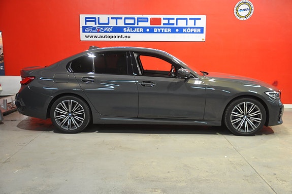 BMW 330i 3 of 22
