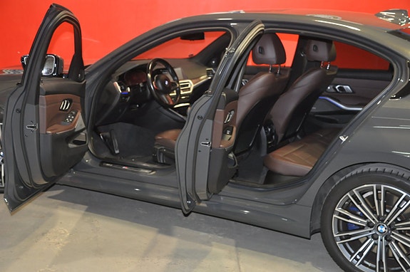 BMW 330i 12 of 22