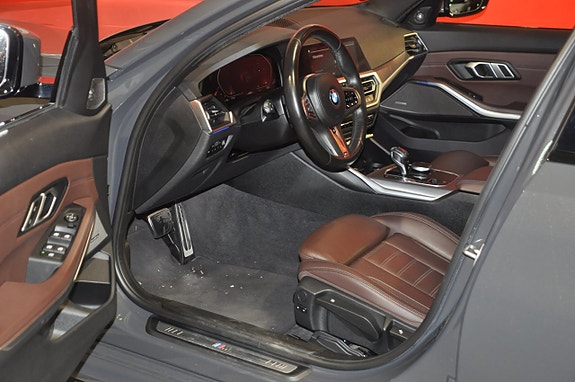 BMW 330i 8 of 22