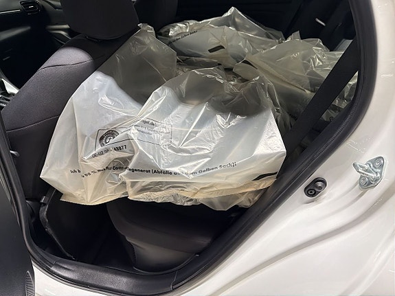 Toyota Yaris 7 of 13