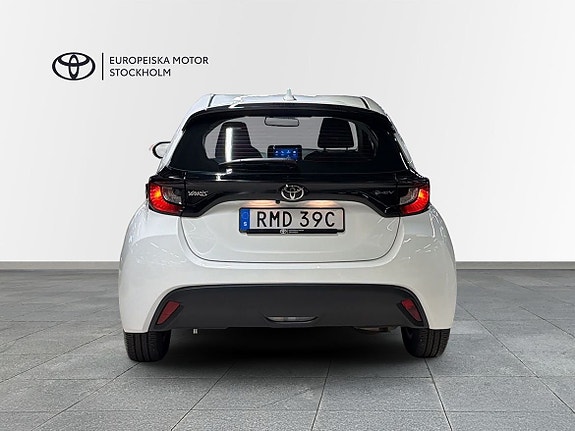 Toyota Yaris 4 of 13