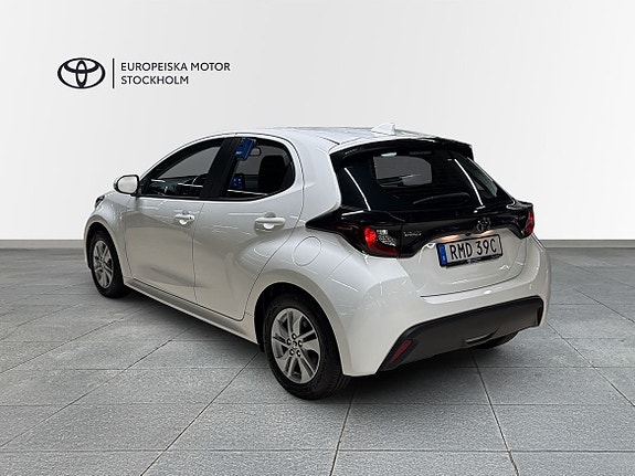 Toyota Yaris 2 of 13
