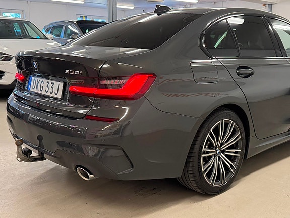 BMW 330i 10 of 26