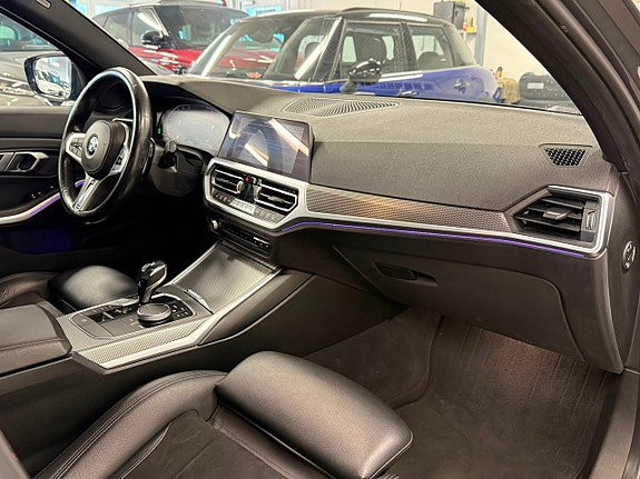 BMW 330i 20 of 26