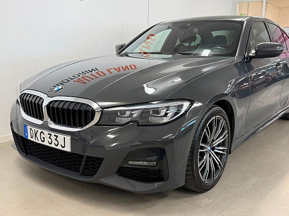 BMW 330i 3 of 26