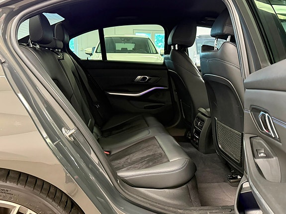 BMW 330i 15 of 26