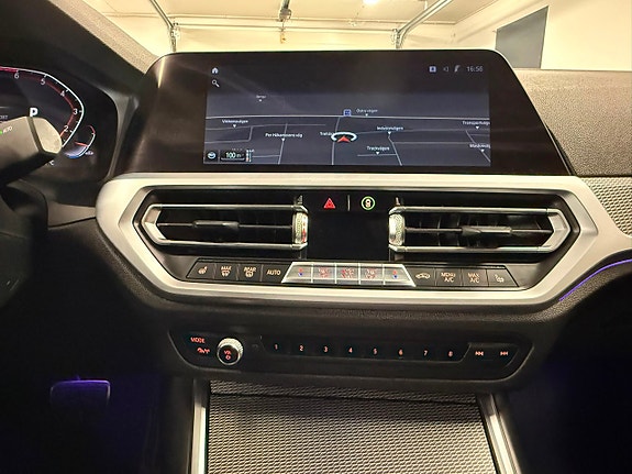 BMW 330i 21 of 26