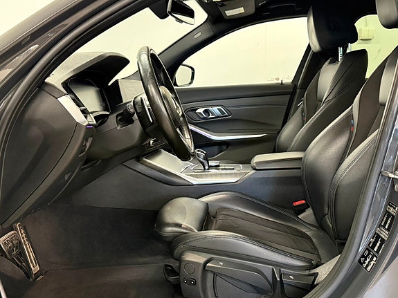 BMW 330i 13 of 26