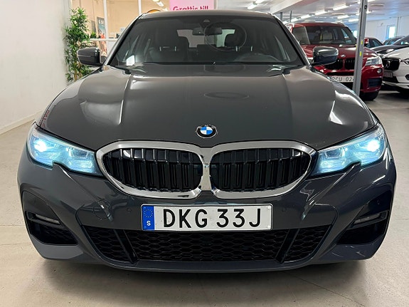 BMW 330i 2 of 26