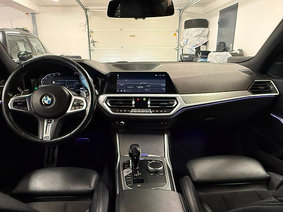 BMW 330i 17 of 26