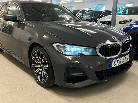 BMW 330i 12 of 26