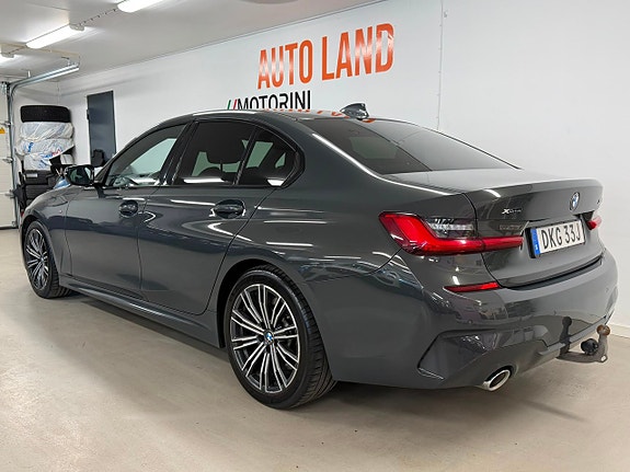 BMW 330i 5 of 26