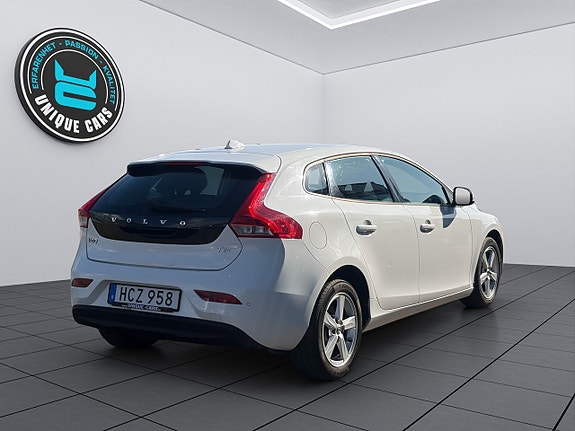 Volvo V40 4 of 25