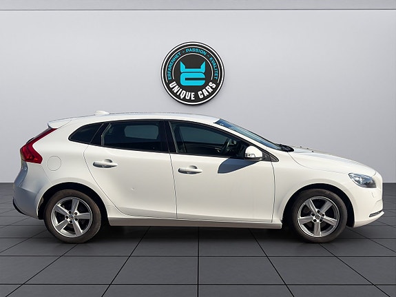 Volvo V40 3 of 25