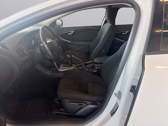 Volvo V40 11 of 25