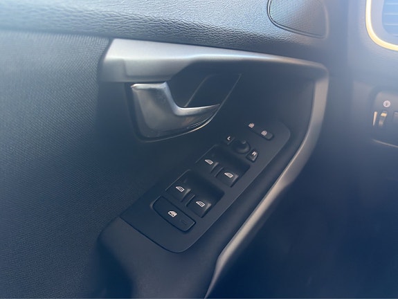 Volvo V40 17 of 25
