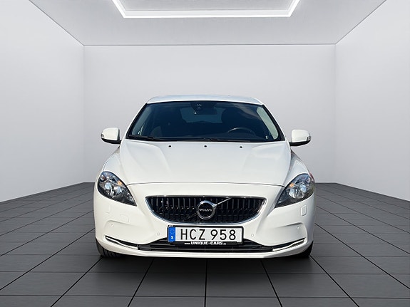 Volvo V40 9 of 25