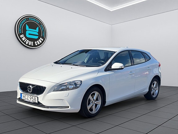 Volvo V40 8 of 25