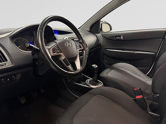 Hyundai i20 10 of 23
