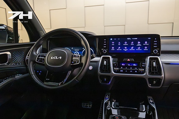 Kia Sorento 12 of 25