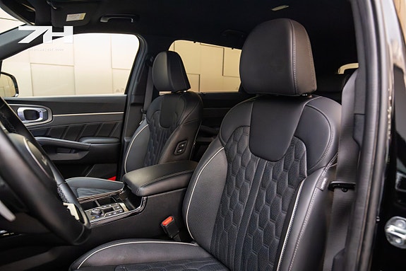 Kia Sorento 15 of 25