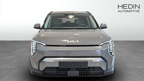 Kia EV3 2 of 12