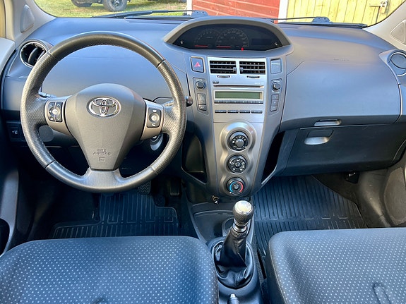 Toyota Yaris 7 of 11