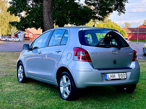 Toyota Yaris 4 of 11