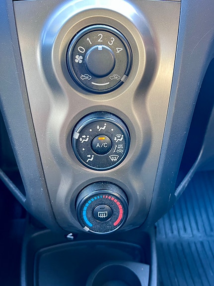 Toyota Yaris 9 of 11