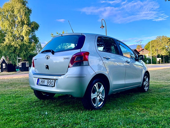 Toyota Yaris 5 of 11