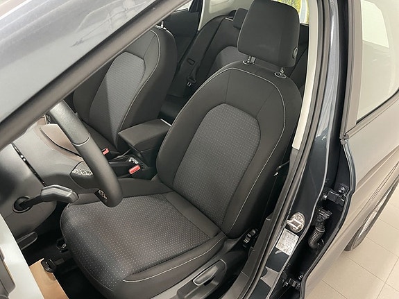 Seat Arona 8 of 20