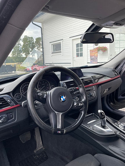 BMW 320d 3 of 5