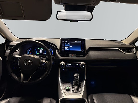 Toyota RAV4 8 of 13