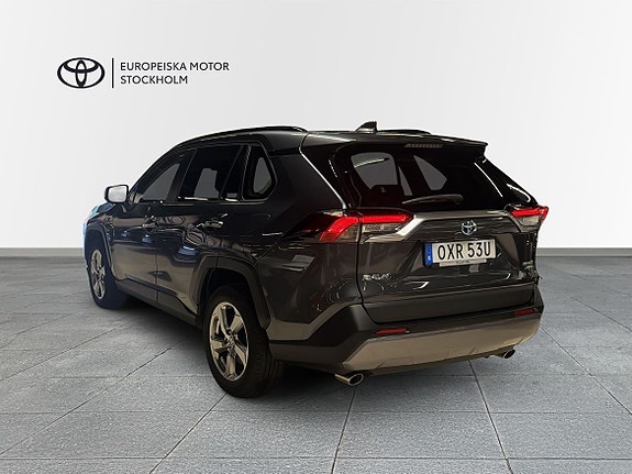 Toyota RAV4 2 of 13