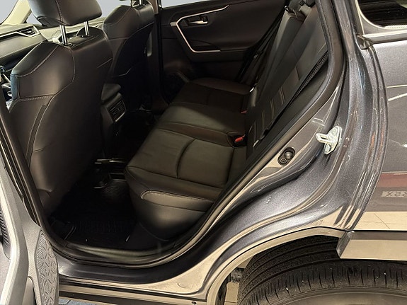 Toyota RAV4 7 of 13