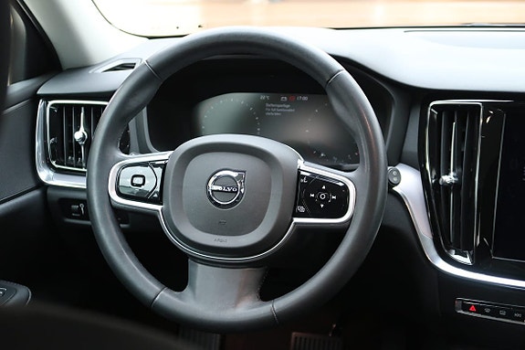 Volvo V60 Cross Country 7 of 22