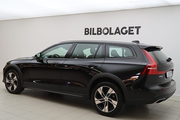 Volvo V60 Cross Country 3 of 22