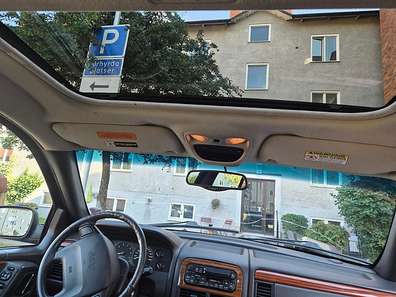 Jeep Grand Cherokee 8 of 12