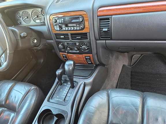 Jeep Grand Cherokee 6 of 12