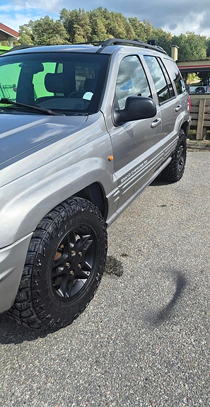 Jeep Grand Cherokee 2 of 12