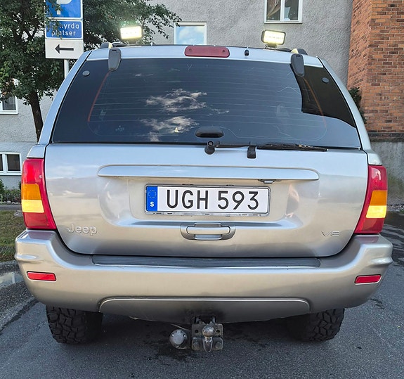 Jeep Grand Cherokee 9 of 12
