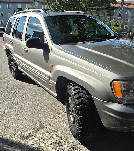 Jeep Grand Cherokee 3 of 12