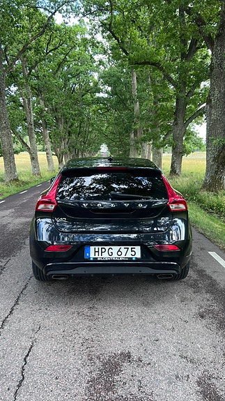 Volvo V40 3 of 12
