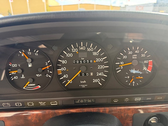 Mercedes-Benz S560 8 of 14