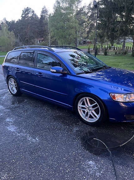 Volvo V50 2 of 8